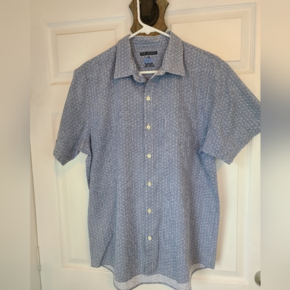 (632) Van Heusen Men's Short Sleeve Button Down Shirt, Size: Large Color: Blue - Picture 1 of 12